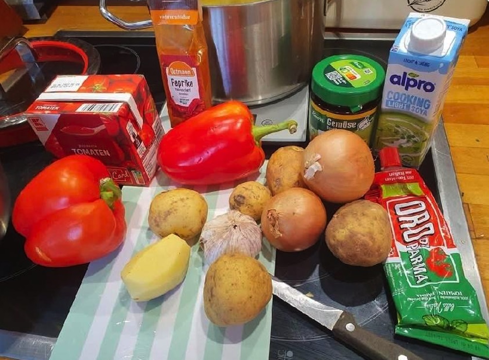 Zutaten für eine bunte Gemüsesoße aus Gemüseresten