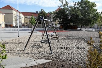 Abgeschlossene Neugestaltung der Freiflächen des Schulcampus „Friedrich Ludwig Jahn“: guter Kompromiss zwischen versiegelten und nicht versiegelten Flächen im Bereich neuer Grundschulhort
