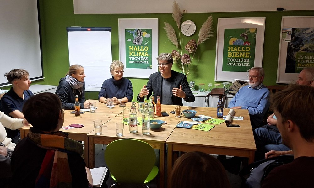 Energiewende-Talk mit Michael Kellner, unserem Brandenburger Bundestagsabgeordneten im Grünen Büro in Falkensee, Oktober 2025, Foto: Grüne HVL
