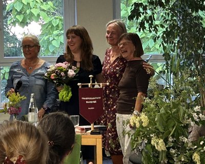 Organisatorinnen des Frauenstammtischs mit Ricarda Lang