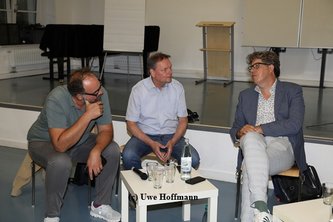 Frank Voßnacker (Moderator) im Gespräch mit Philip und Michael Frank Voßnacker (Moderator) im Gespräch mit Philip und Michael