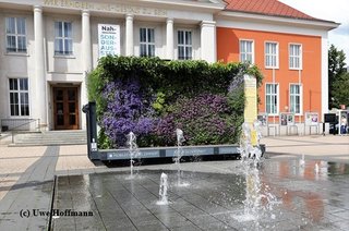 Seit 9. Juni steht auf dem Märkischen Platz für acht Wochen lang ein Mobiles Grünes Zimmer.