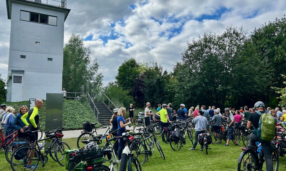 Mauerstreifzug mit Michael Cramer im Juli, Foto: Grüne HVL