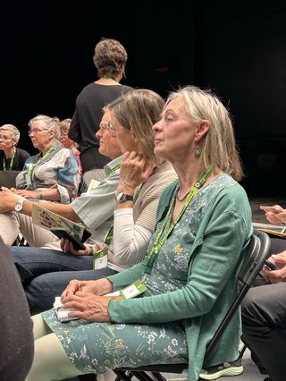 Zuhörende, vorn Petra Budke, ehemaliges Mitglied des Landtages