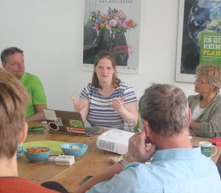 Dr. med. Andrea Nakoinz erläutert das Thema Hitzeschutz, Foto: Grüne HVL