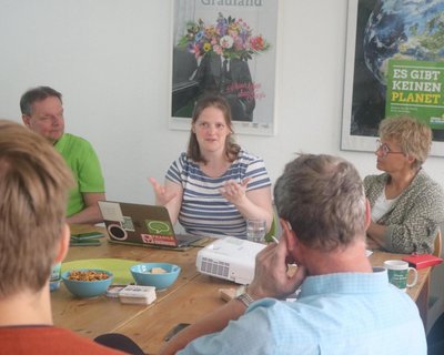 Dr. med. Andrea Nakoinz erläutert das Thema Hitzeschutz, Foto: Grüne HVL