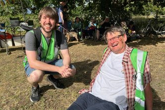 Paul und Heinz, geschafft bei der Wärme, aber glücklich, CSD 2025, Foto: Grüne HVL