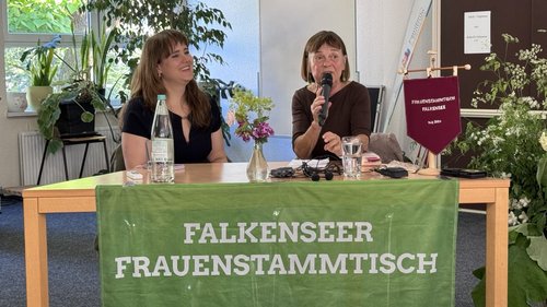 Ricarda Land und Ursula Nonnemacher im Gespräch
