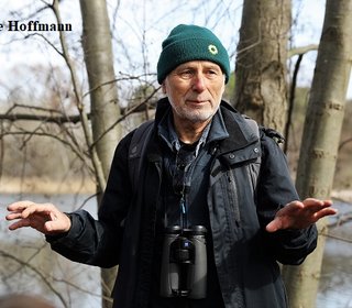 Dr. Ernst Paul Dörfler beim Gang um den Falkenhagener See