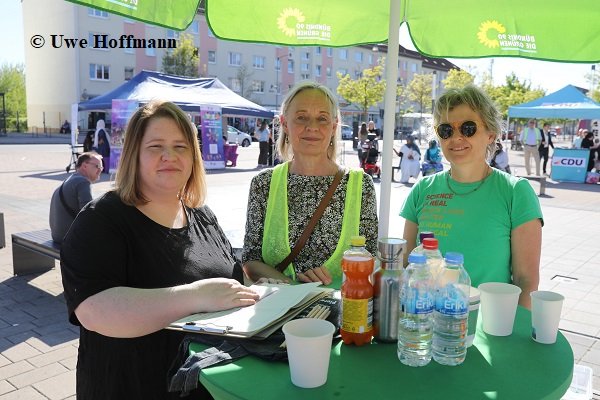 Josephine, Petra und Antje bei unserem Stand beim Maifest